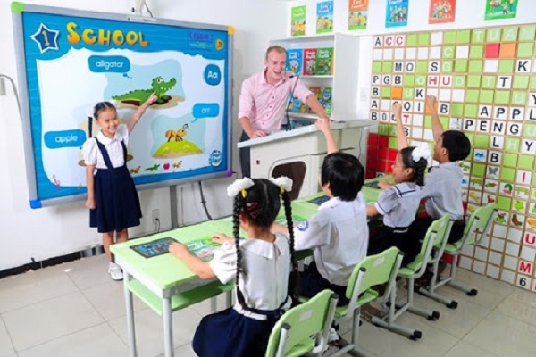 Thành lập trung tâm ngoại ngữ